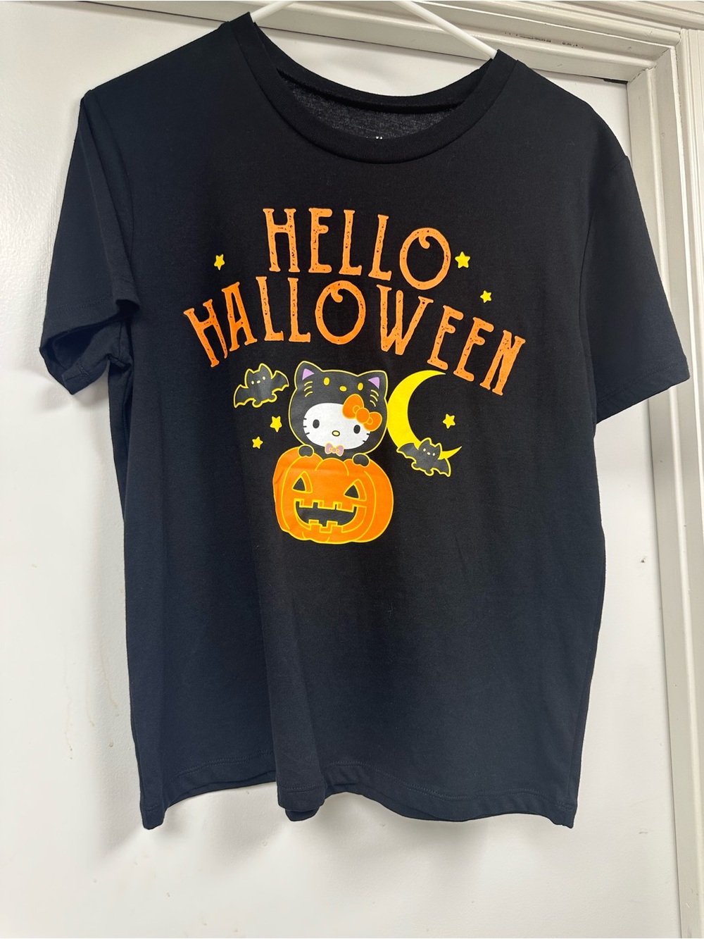 Hello Kitty”Hello Halloween “ T shirt  Size M  NWT